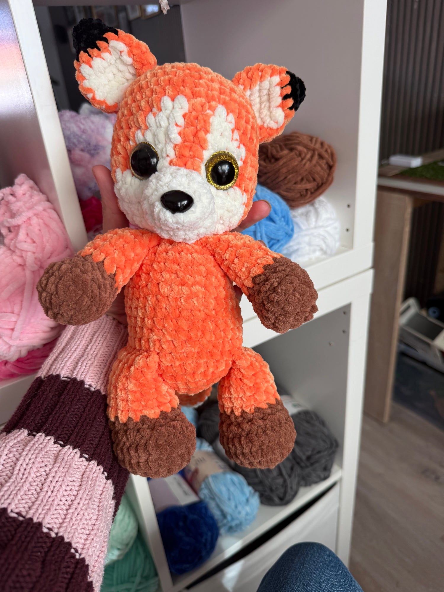 Liebevoller kuscheliger Fuchs