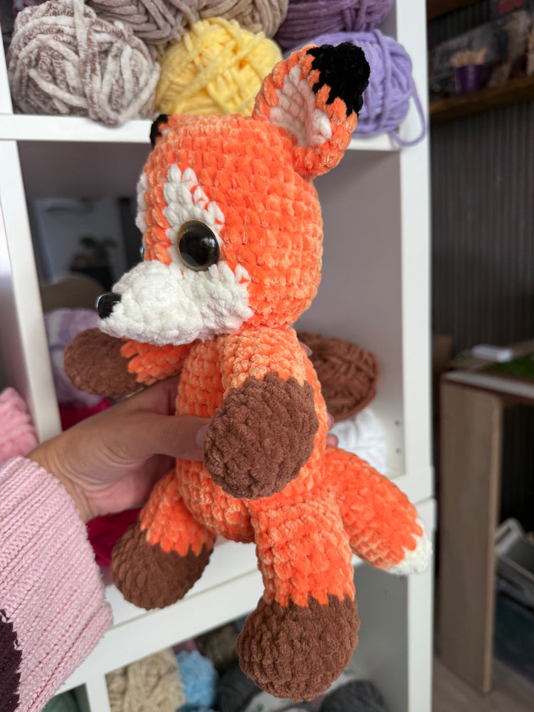 Liebevoller kuscheliger Fuchs