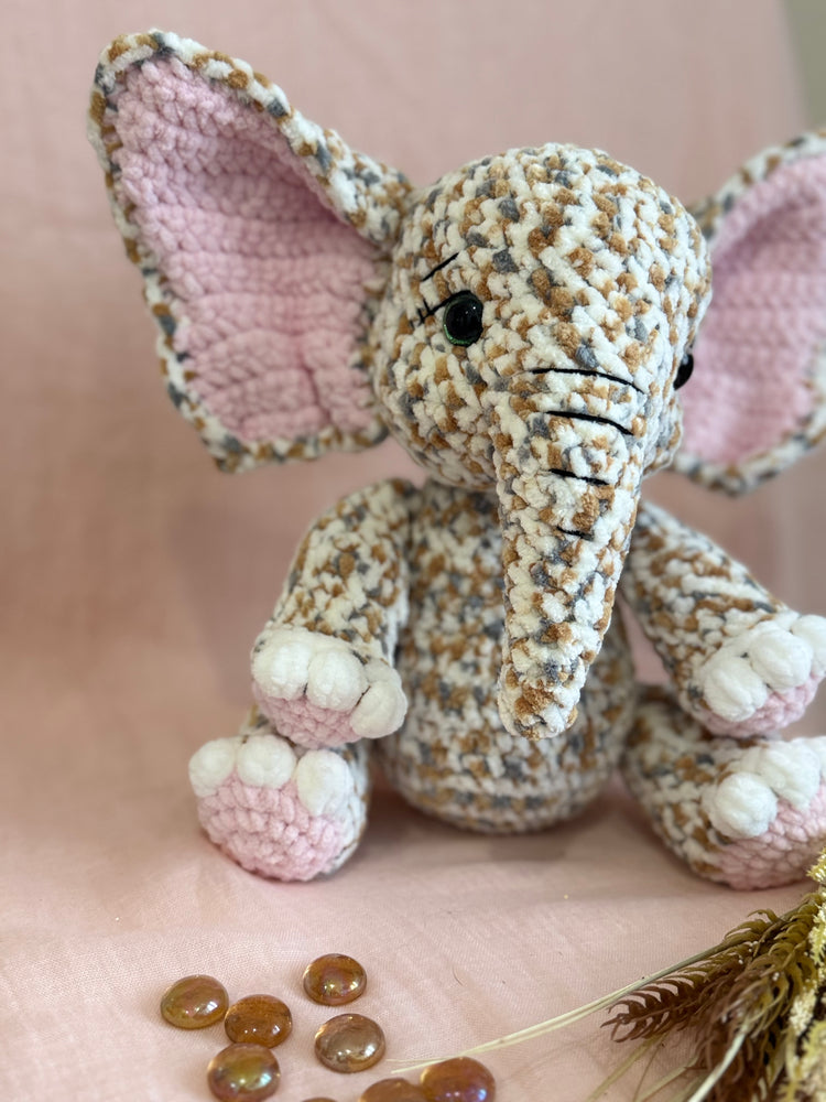 Elefant Handgehäkelt